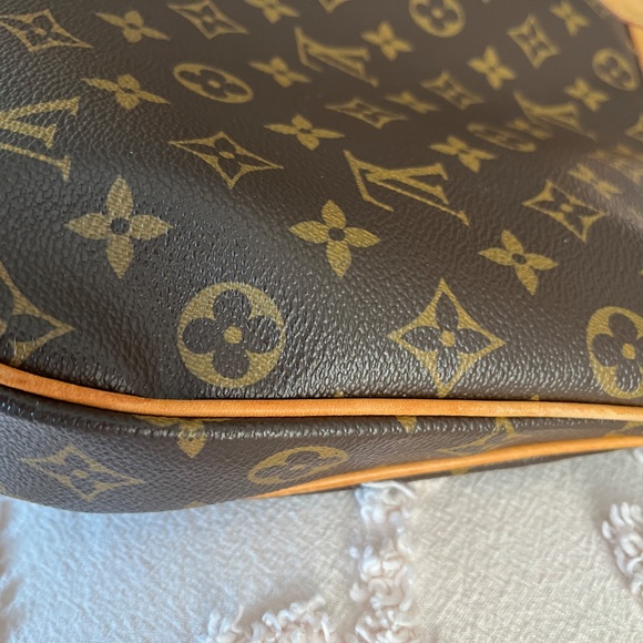 Louis Vuitton Odeon PM Handbag - Picture 13 of 16